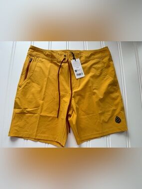 Stio CFS Board Shorts Mens 35 Yellow Quick Dry UPF Swim 7.5 In NEW 3189